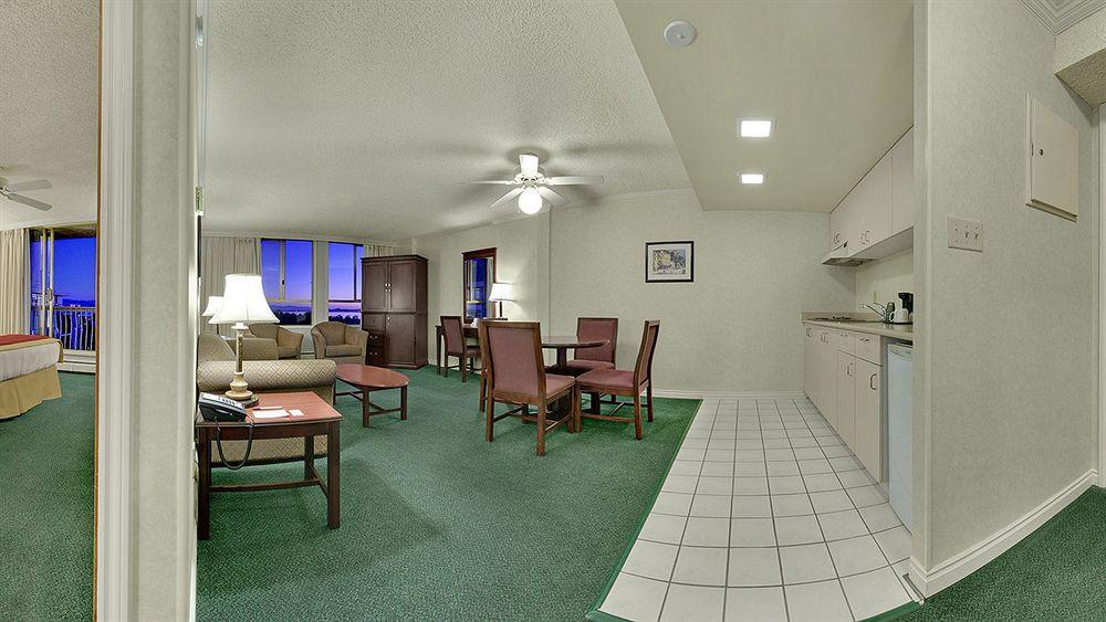 ויקטוריה Harbour Towers Hotel & Suites מראה חיצוני תמונה