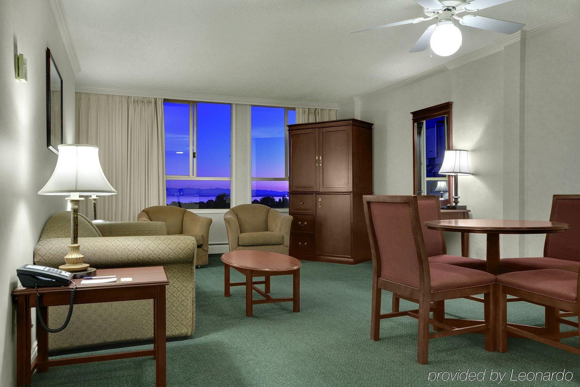 ויקטוריה Harbour Towers Hotel & Suites מראה חיצוני תמונה