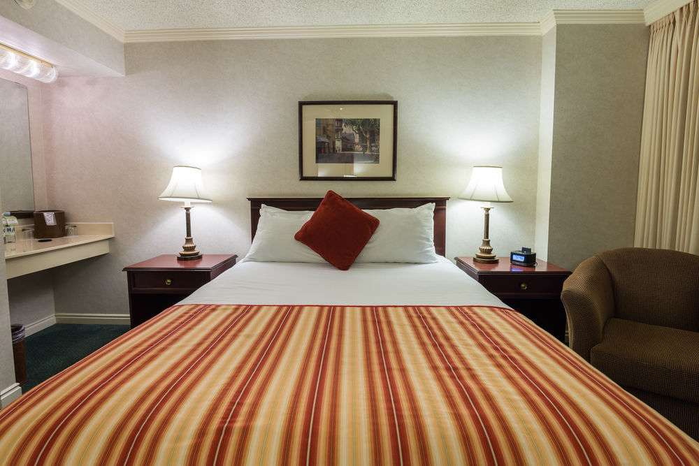 ויקטוריה Harbour Towers Hotel & Suites מראה חיצוני תמונה