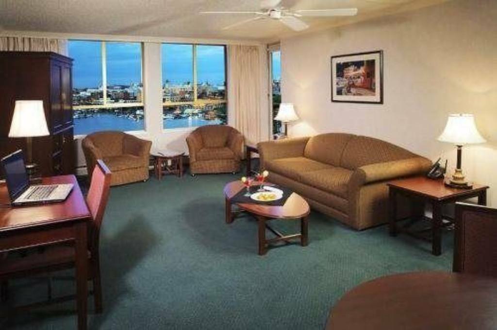 ויקטוריה Harbour Towers Hotel & Suites מראה חיצוני תמונה
