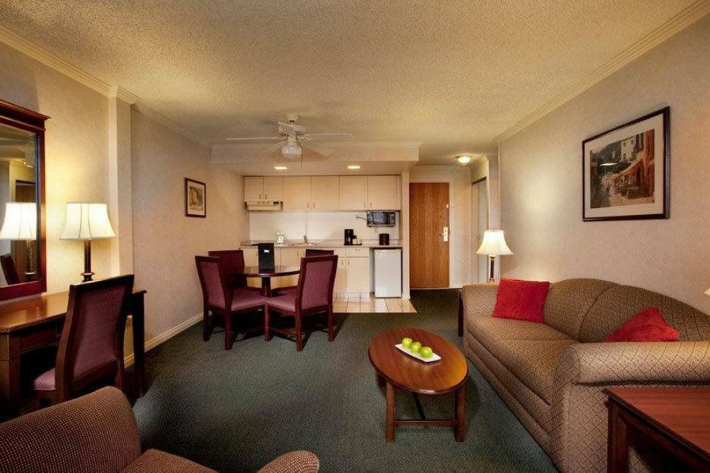 ויקטוריה Harbour Towers Hotel & Suites מראה חיצוני תמונה