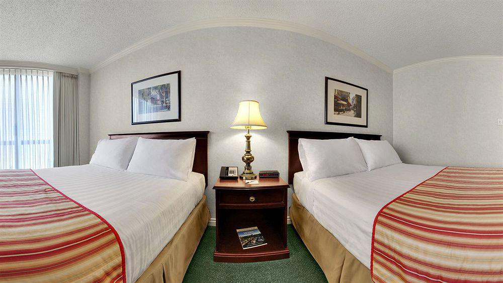 ויקטוריה Harbour Towers Hotel & Suites מראה חיצוני תמונה