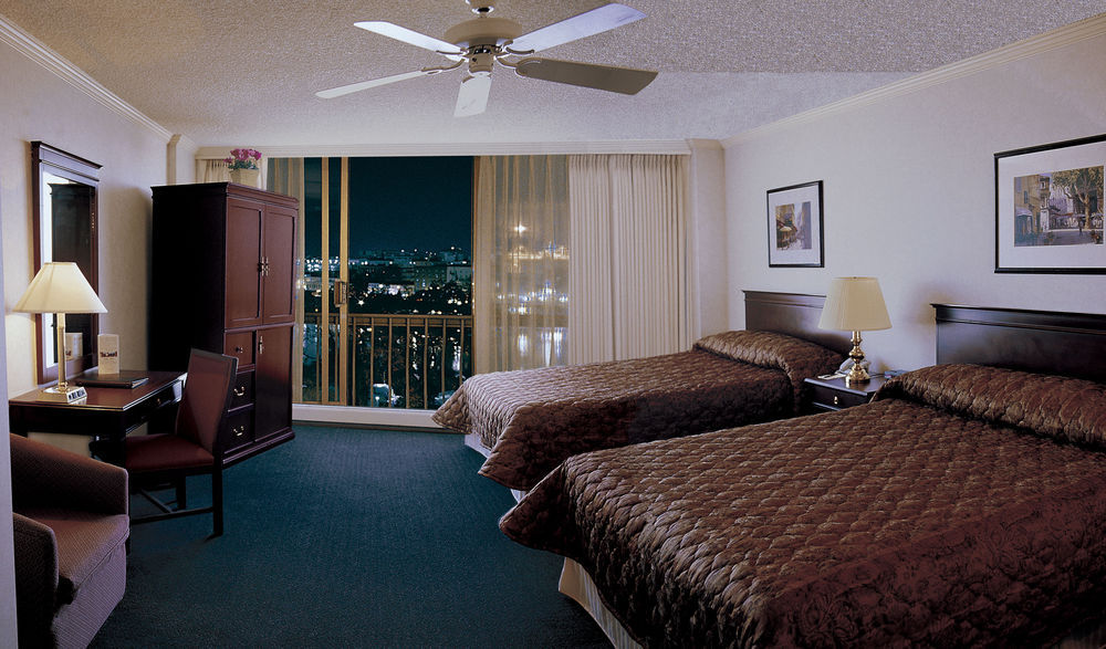 ויקטוריה Harbour Towers Hotel & Suites מראה חיצוני תמונה